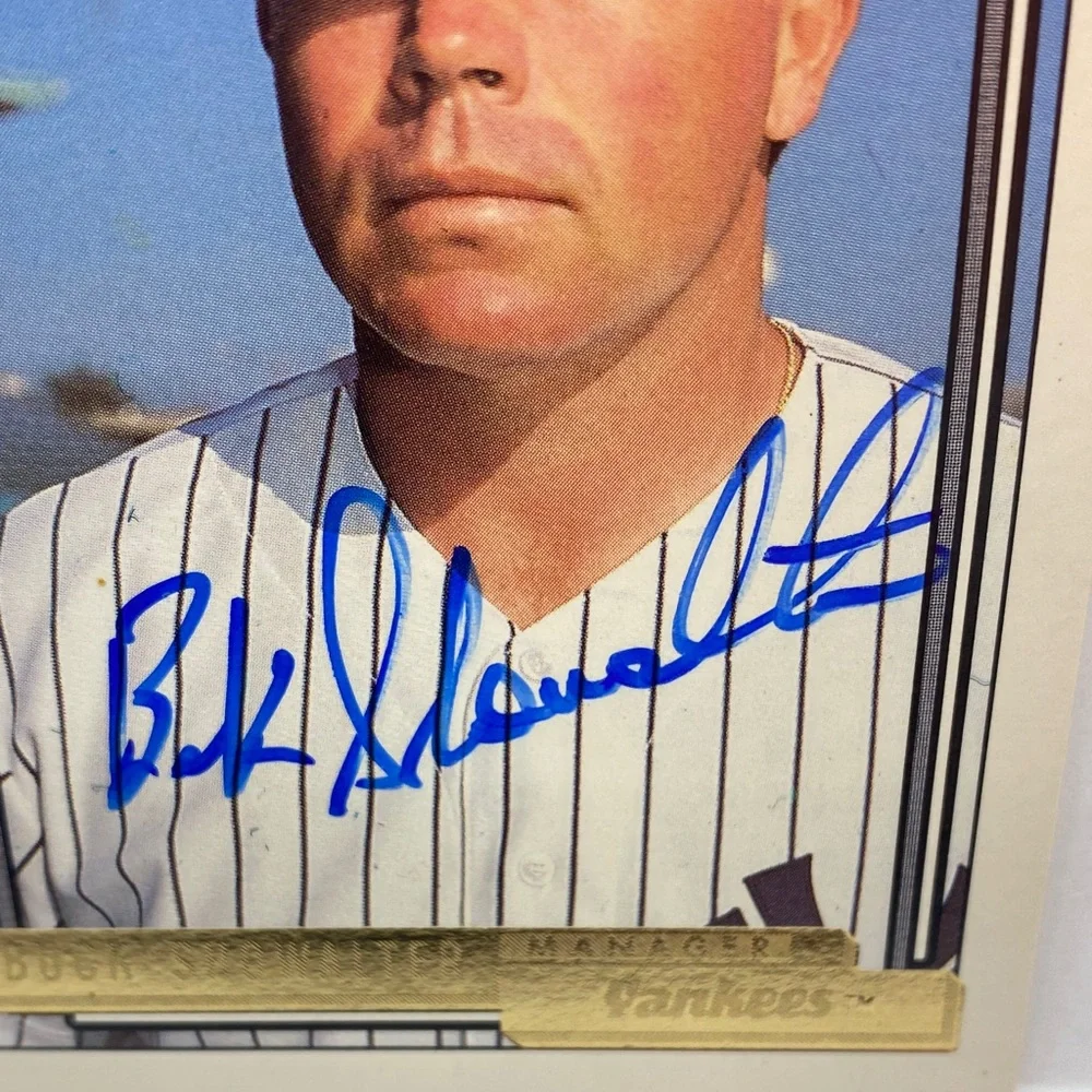 1992 Topps Buck Showalter Yankees #201 In Person Autograph (079)
